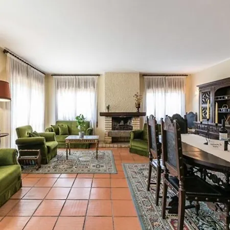 Дом отдыха Miramar Beach House