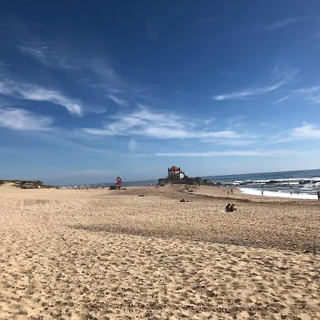 Дом отдыха Miramar Beach House Вила-Нова-ди-Гая